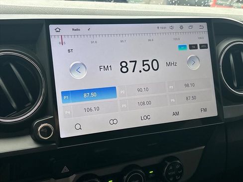 Used 2018 Toyota Tacoma SR5 RWD image 5