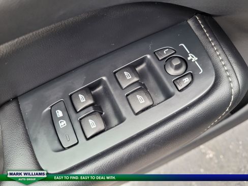 Used 2022 Volvo XC60 B5 Inscription w/ Advanced Package image 34