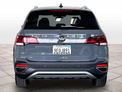 Used 2023 Volkswagen Taos SE w/ Panoramic Sunroof Package FWD image 8