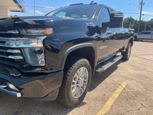 Used 2020 Chevrolet Silverado 3500 High Country w/ Technology Package AWD/4WD image 3