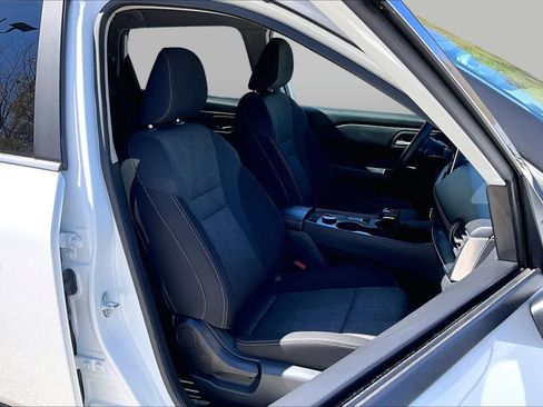 Used 2024 Nissan Rogue SV AWD/4WD image 8