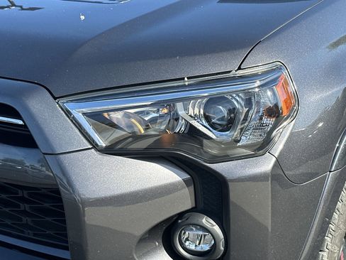 Used 2021 Toyota 4Runner Venture w/ Moonroof Package AWD/4WD image 11