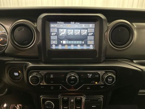 Used 2022 Jeep Gladiator Sport AWD/4WD image 19