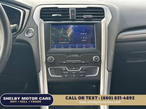 Used 2019 Ford Fusion SE image 16