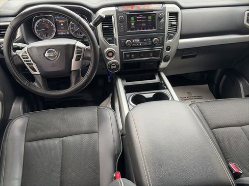 Used 2019 Nissan Titan PRO-4X image 12