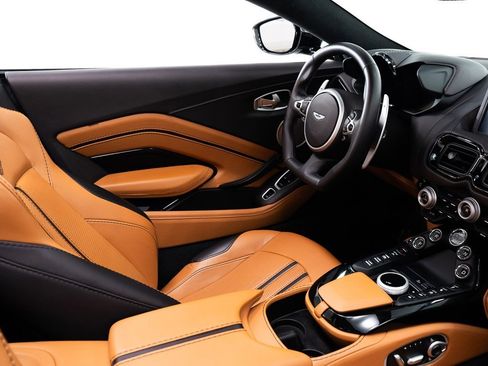 Used 2023 Aston Martin V8 Vantage Roadster image 28