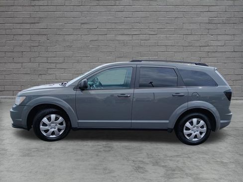 Used 2019 Dodge Journey SE FWD image 2