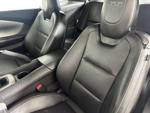 Used 2010 Chevrolet Camaro SS w/ RS Package RWD image 18