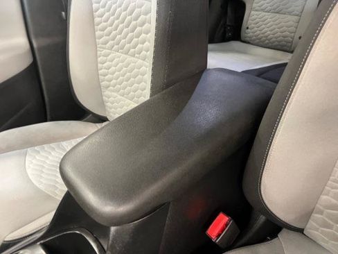 Used 2018 Chevrolet Equinox LT FWD image 20