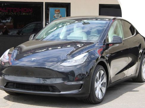 Used 2021 Tesla Model Y Long Range AWD/4WD image 1
