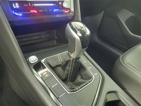 Used 2022 Volkswagen Tiguan SE image 29