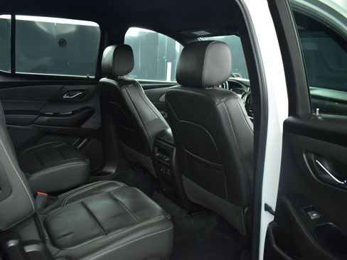 Used 2023 Chevrolet Traverse LT w/ LT Premium Package image 11