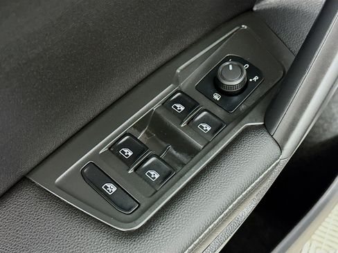 Used 2023 Volkswagen Tiguan S FWD image 17