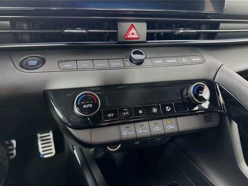 New 2025 Hyundai Elantra SEL FWD image 19