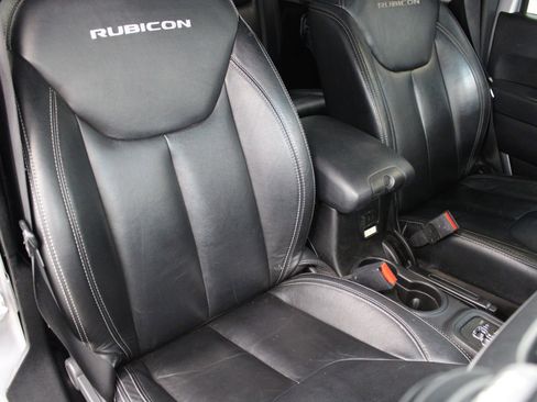 Used 2014 Jeep Wrangler Unlimited Rubicon w/ Connectivity Group image 25