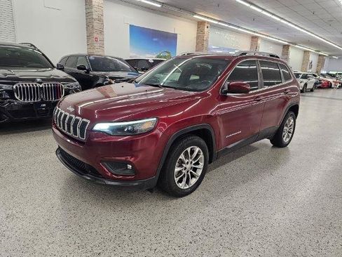 Used 2019 Jeep Cherokee Latitude Plus w/ Comfort/Convenience Group FWD image 2