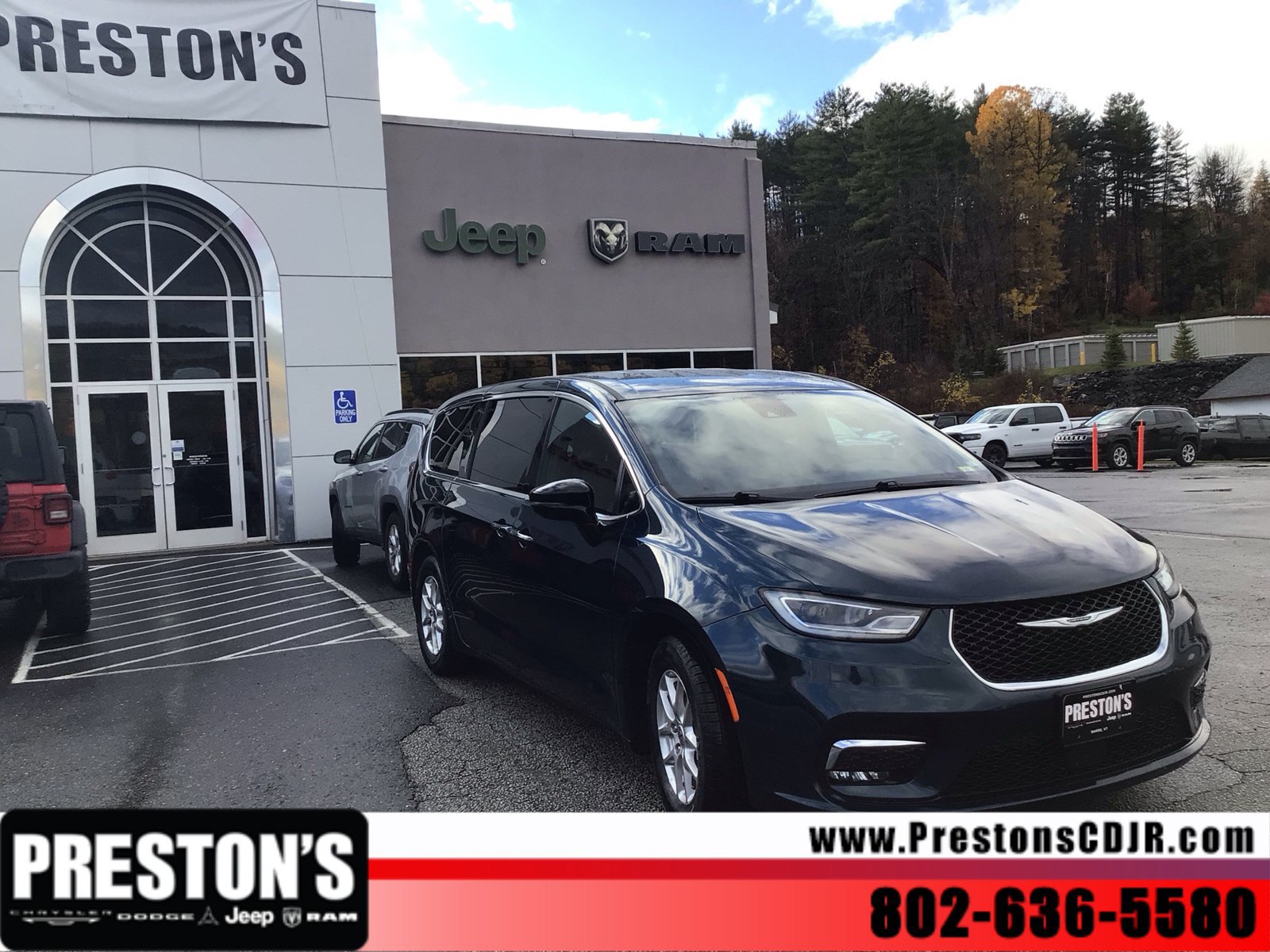 Used 2025 Chrysler Pacifica Select FWD image 7
