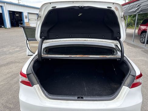 Used 2018 Toyota Camry LE FWD image 9