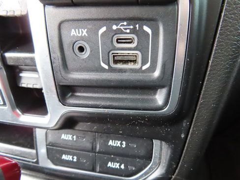 Used 2023 Jeep Wrangler Unlimited Sahara w/ Cold Weather Group AWD/4WD image 7