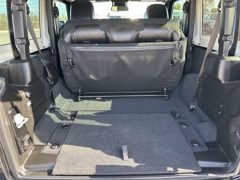 Used 2024 Jeep Wrangler Rubicon w/ Convenience Group image 33