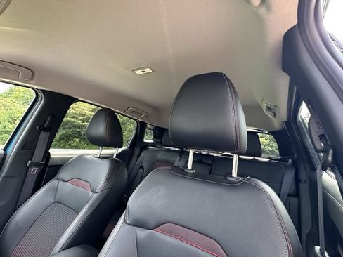 Certified 2025 Nissan Kicks SR FWD image 32