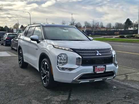 New 2025 Mitsubishi Outlander SEL image 3