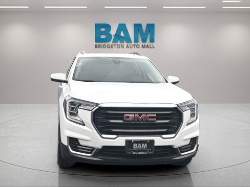 Used 2023 GMC Terrain SLE w/ Driver Convenience Package AWD/4WD image 2