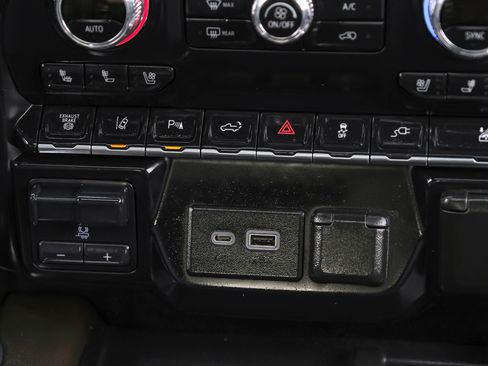 Used 2021 GMC Sierra 3500 Denali w/ Denali Ultimate Package image 27