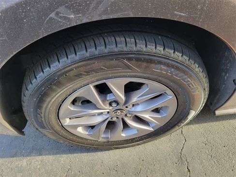 Used 2024 Toyota Sienna XLE image 8