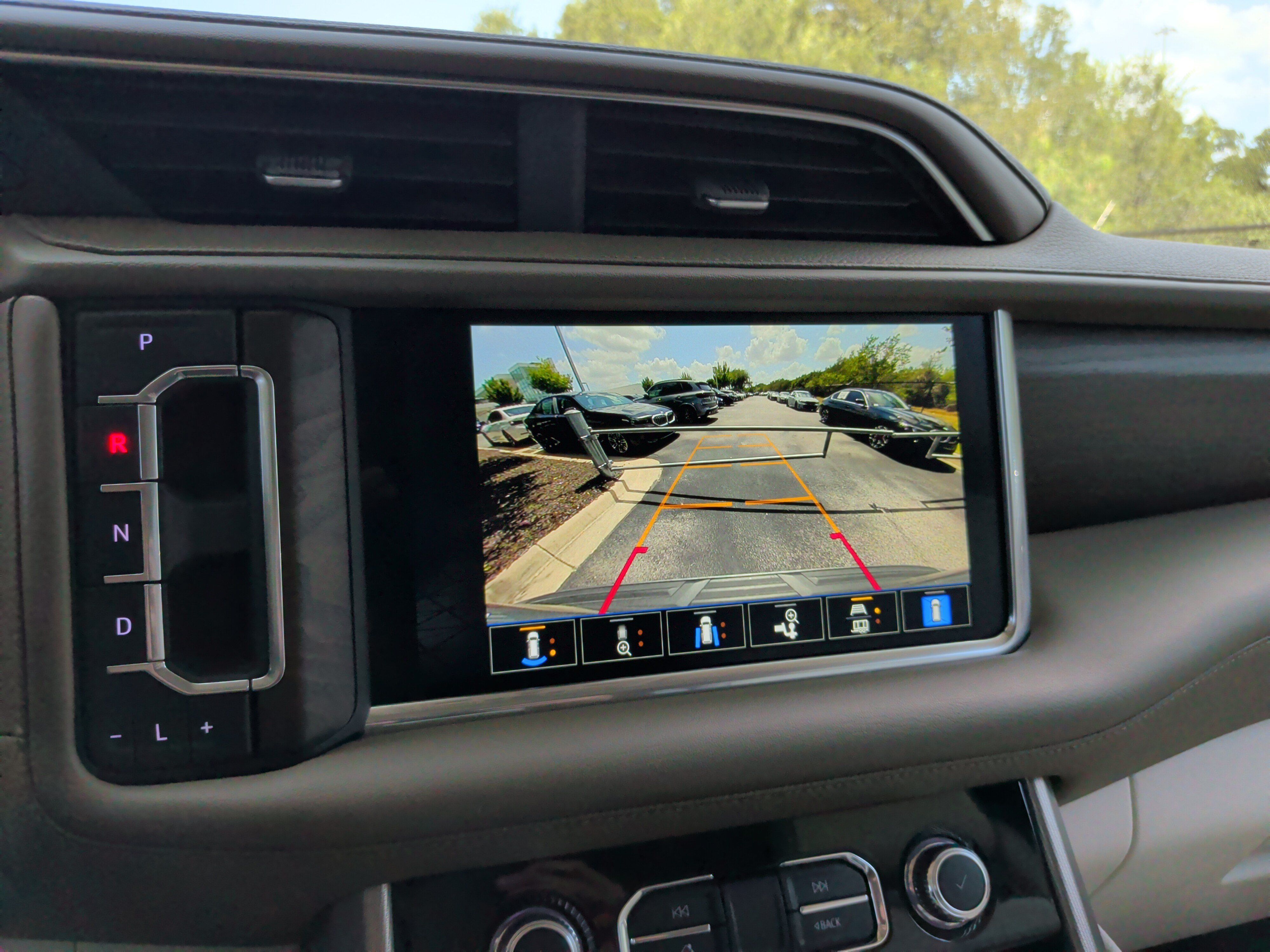 Used 2022 GMC Yukon Denali RWD image 17