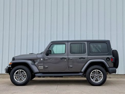 Used 2018 Jeep Wrangler Unlimited Sahara AWD/4WD image 3