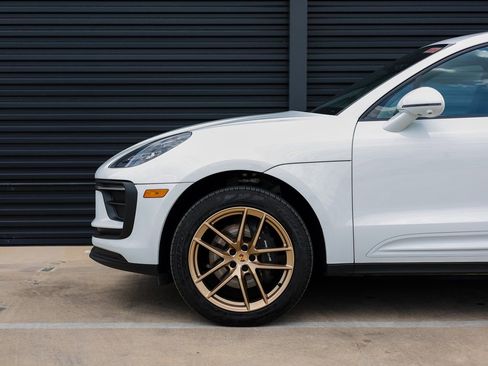 Certified 2025 Porsche Macan image 11