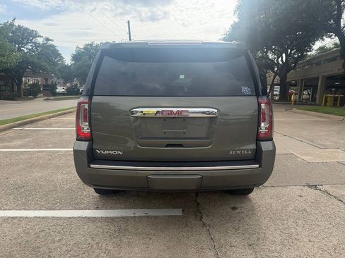 Used 2017 GMC Yukon Denali w/ Open Road Package RWD image 5