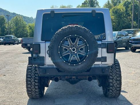 Used 2016 Jeep Wrangler Unlimited Sahara w/ Connectivity Group AWD/4WD image 4