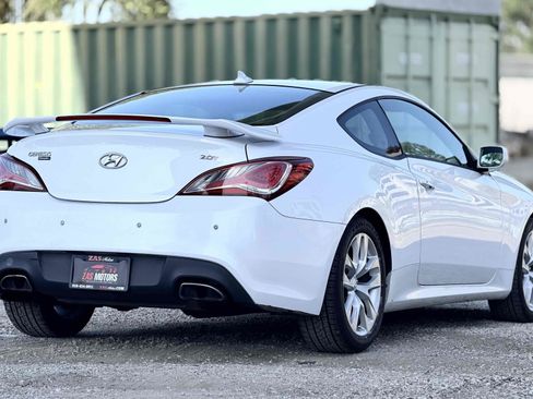 Used 2014 Hyundai Genesis 2.0T RWD image 8