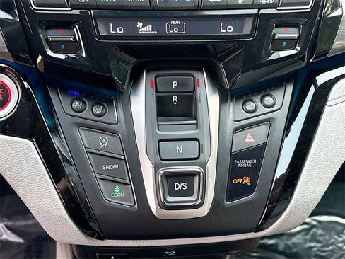 Used 2023 Honda Odyssey Elite image 17