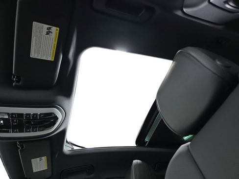 Certified 2026 Porsche Macan AWD/4WD image 28