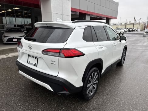 Used 2023 Toyota Corolla Cross XLE image 4