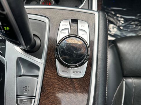 Used 2020 BMW 740i w/ M Sport Package image 34