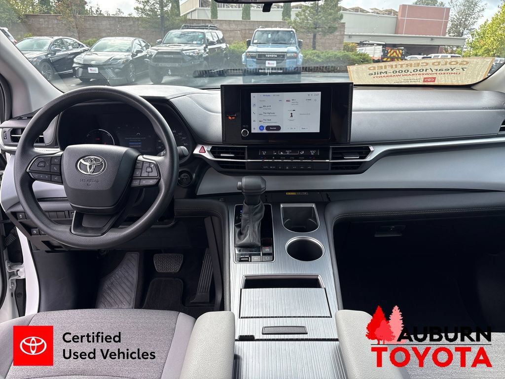 Certified 2025 Toyota Sienna LE FWD image 19