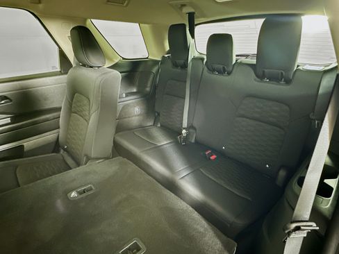 Used 2025 Nissan Pathfinder SV AWD/4WD image 29