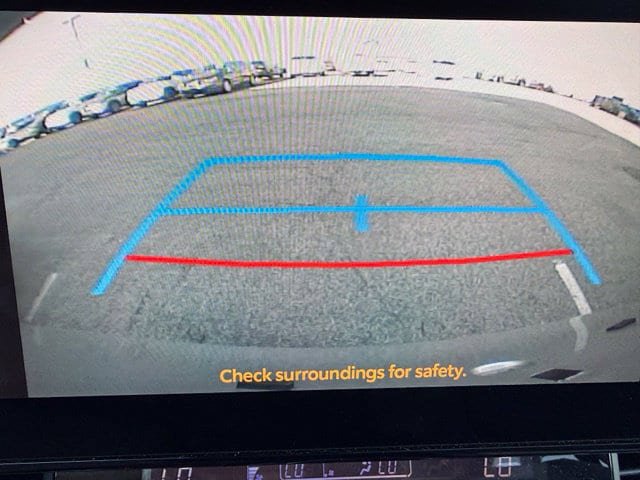 Used 2025 Toyota Sienna XLE FWD image 2