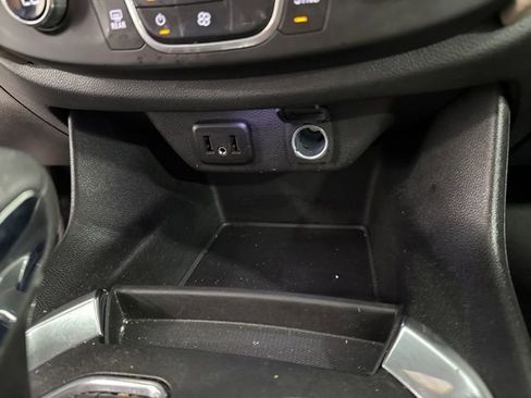 Used 2023 Chevrolet Traverse LS image 19