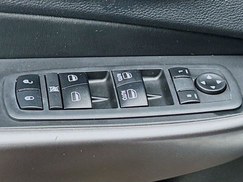 Used 2019 Jeep Cherokee Latitude Plus AWD/4WD image 23
