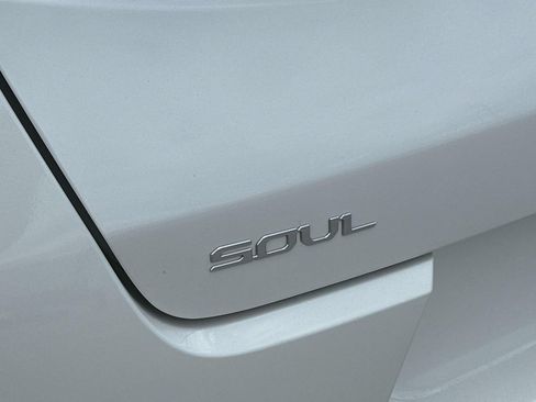 Used 2025 Kia Soul LX w/ LX Technology Package FWD image 7