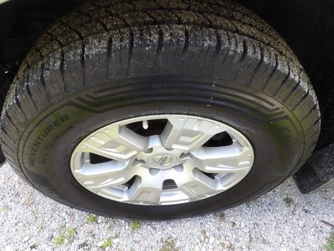 Used 2018 Nissan Titan SV w/ SV Convenience Package image 16