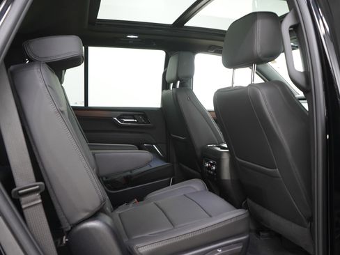 Used 2025 GMC Yukon Denali AWD/4WD image 15