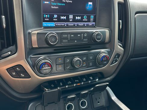 Used 2018 GMC Sierra 2500 Denali w/ Duramax Plus Package AWD/4WD image 23