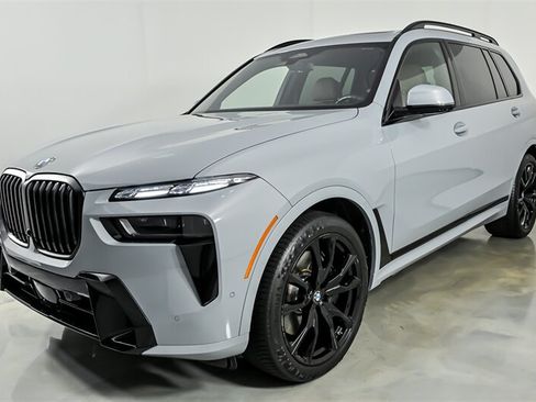 Used 2024 BMW X7 xDrive40i w/ M Sport Package AWD/4WD image 5