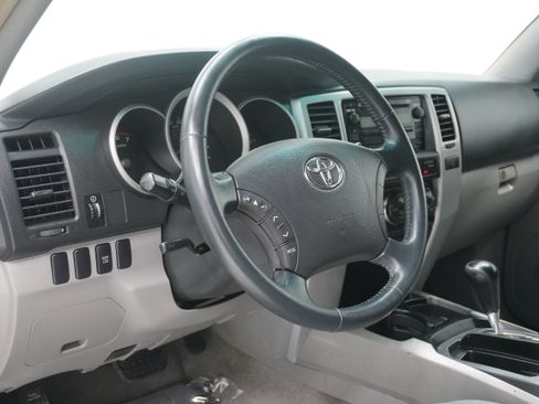 Used 2006 Toyota 4Runner SR5 RWD image 11